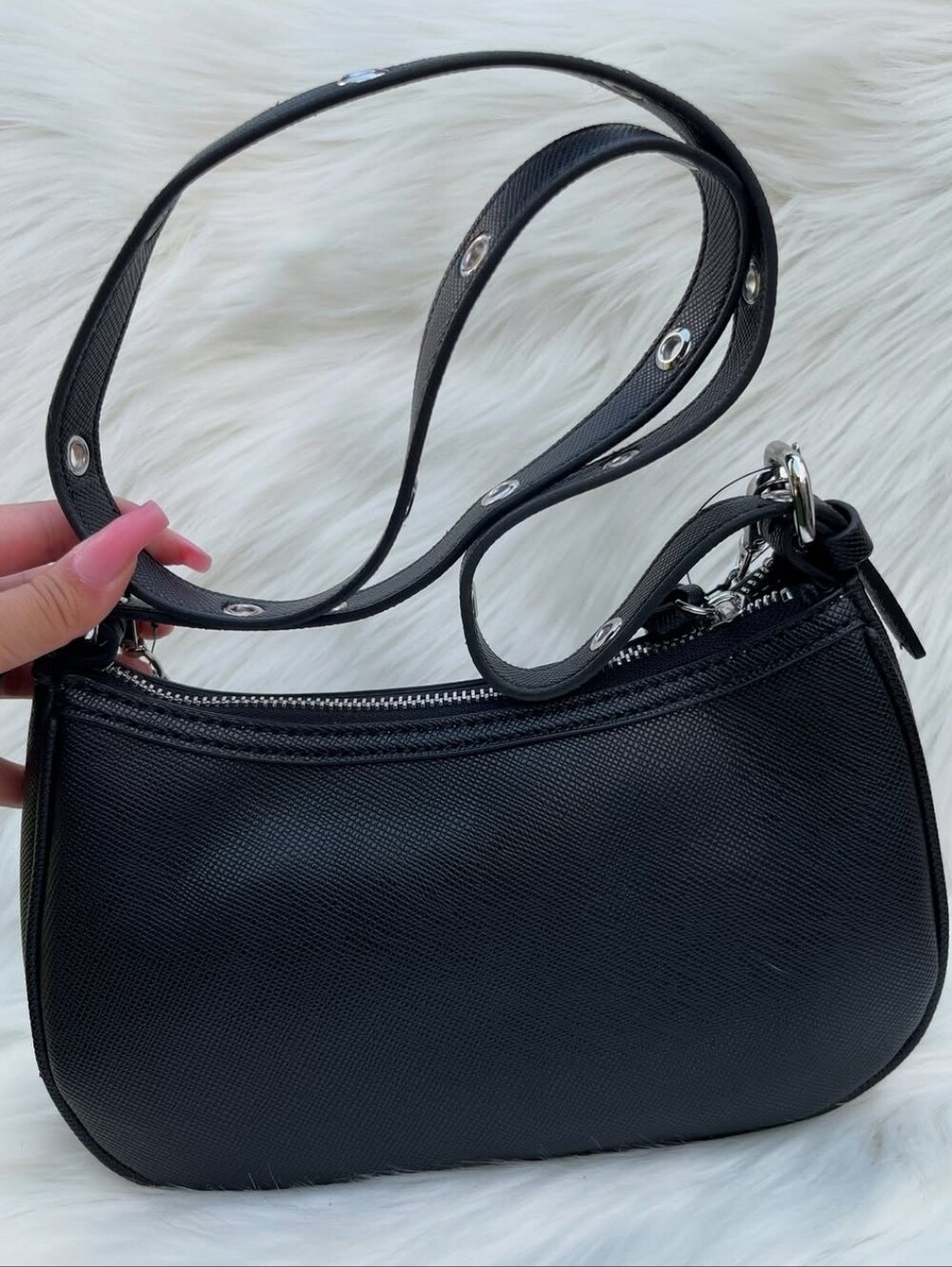GUESS Chain Shoulder Handbag - Picture 4 of 5